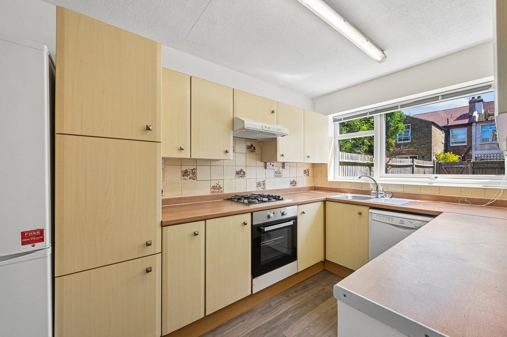 House Newborough Green in Greater London