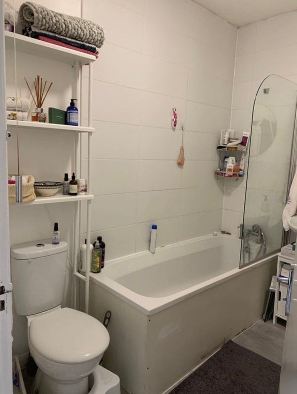 Room Grove Road in Greater London