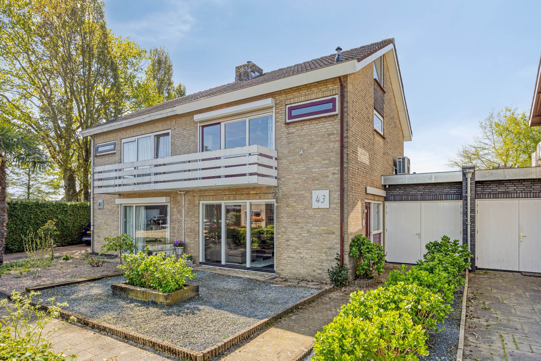 Huis Burgemeester van Lyndenpark 43 in Valburg