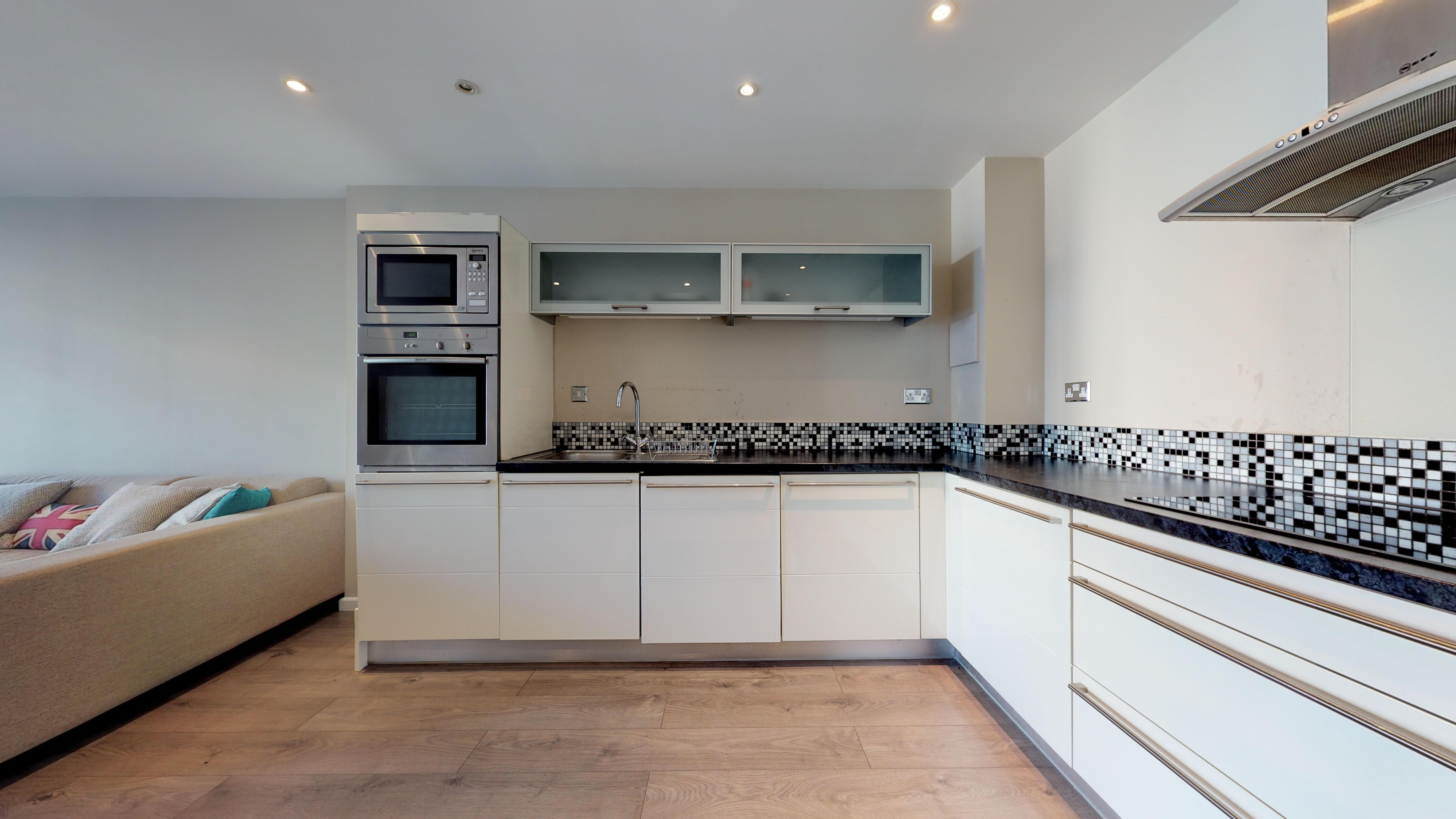 Flat Dockyard Lane in Greater London