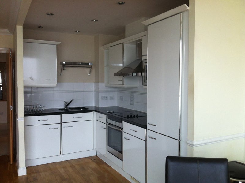 Flat Hull Place in Greater London
