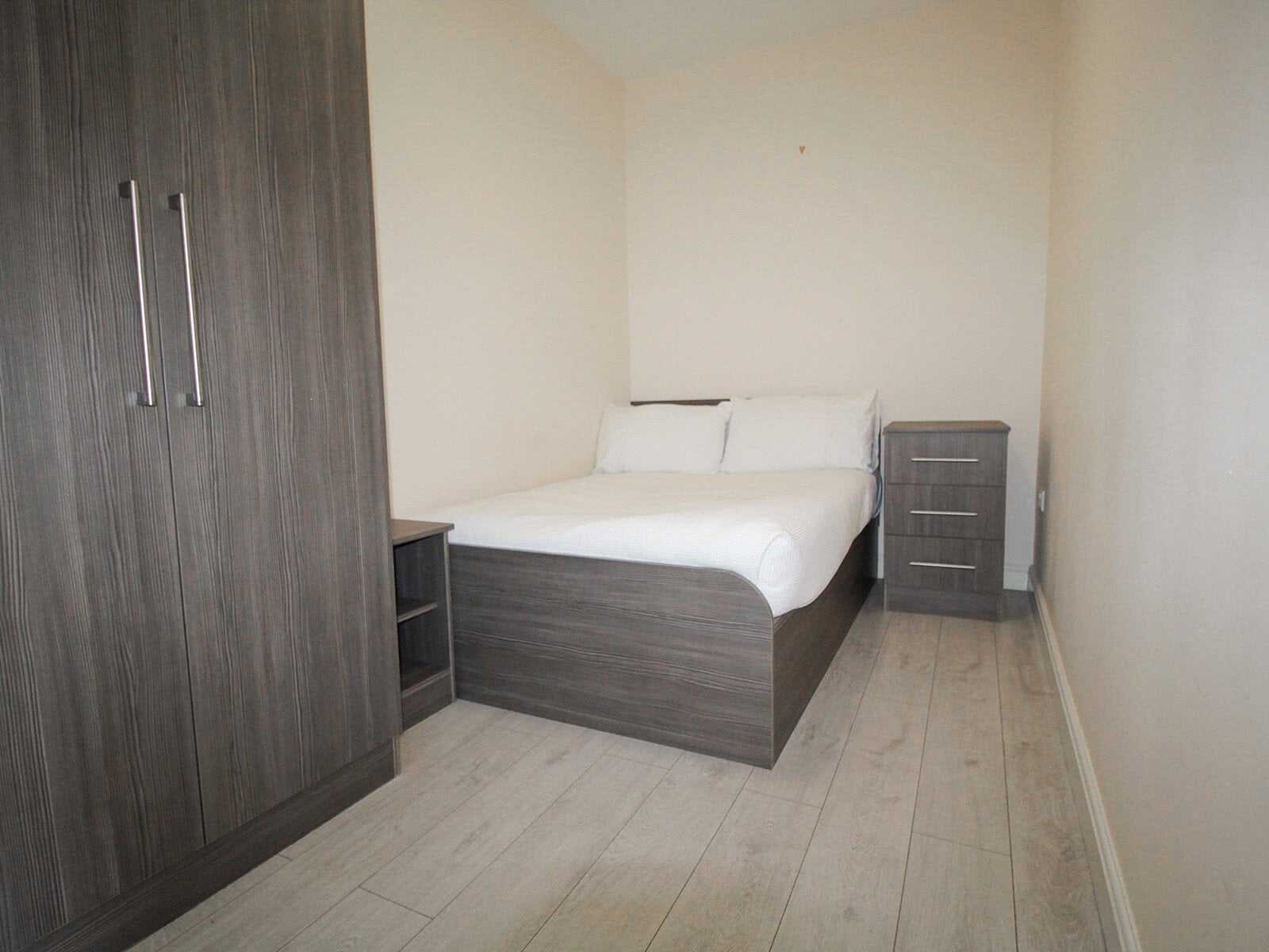 Flat Clarendon Road in Leeds