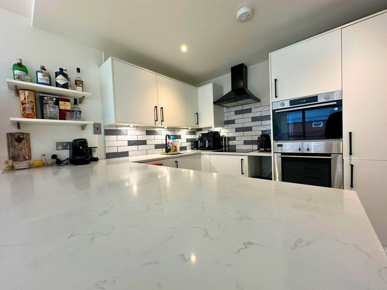Flat Long Lane in Greater London