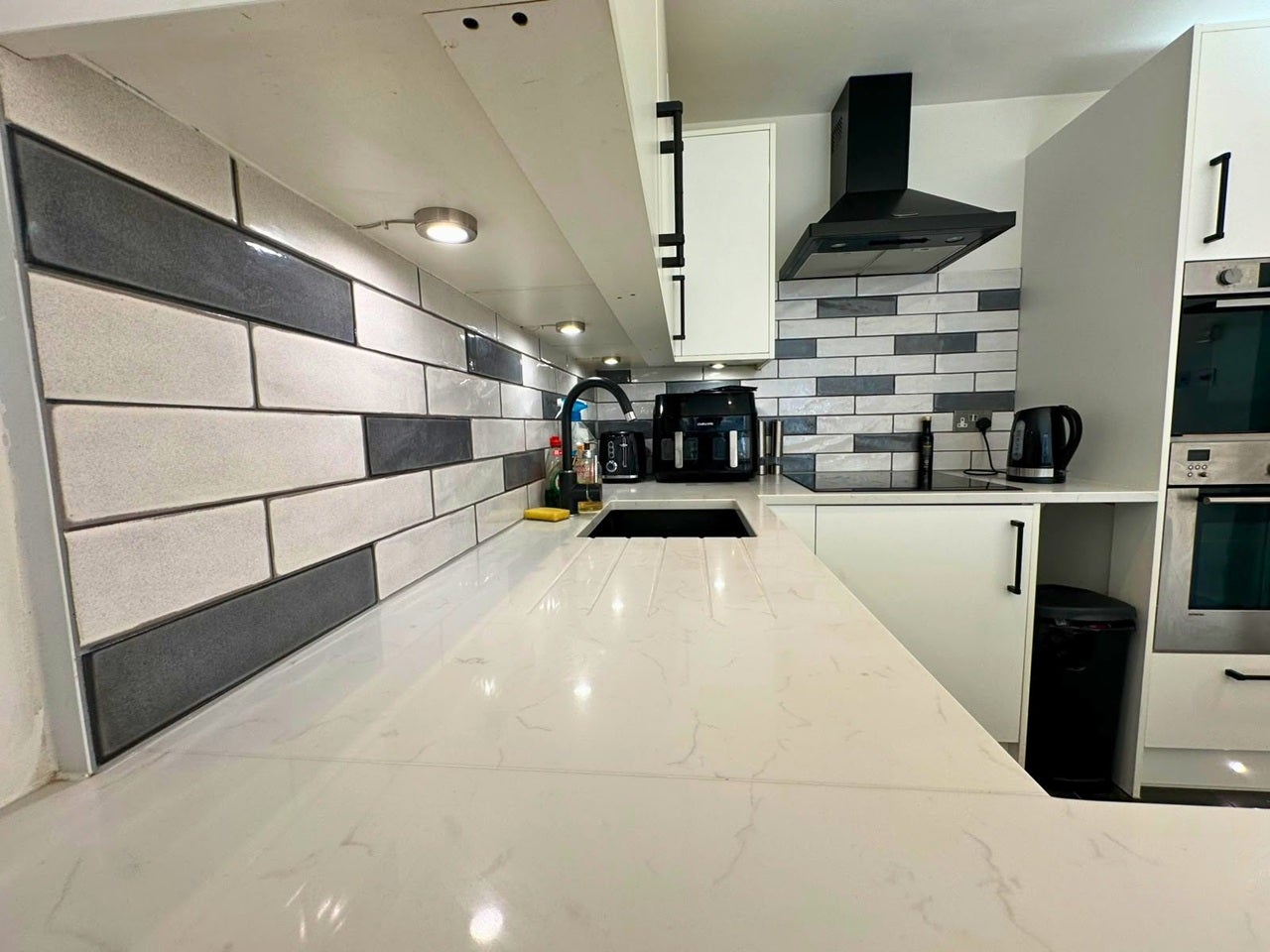 Flat Long Lane in Greater London