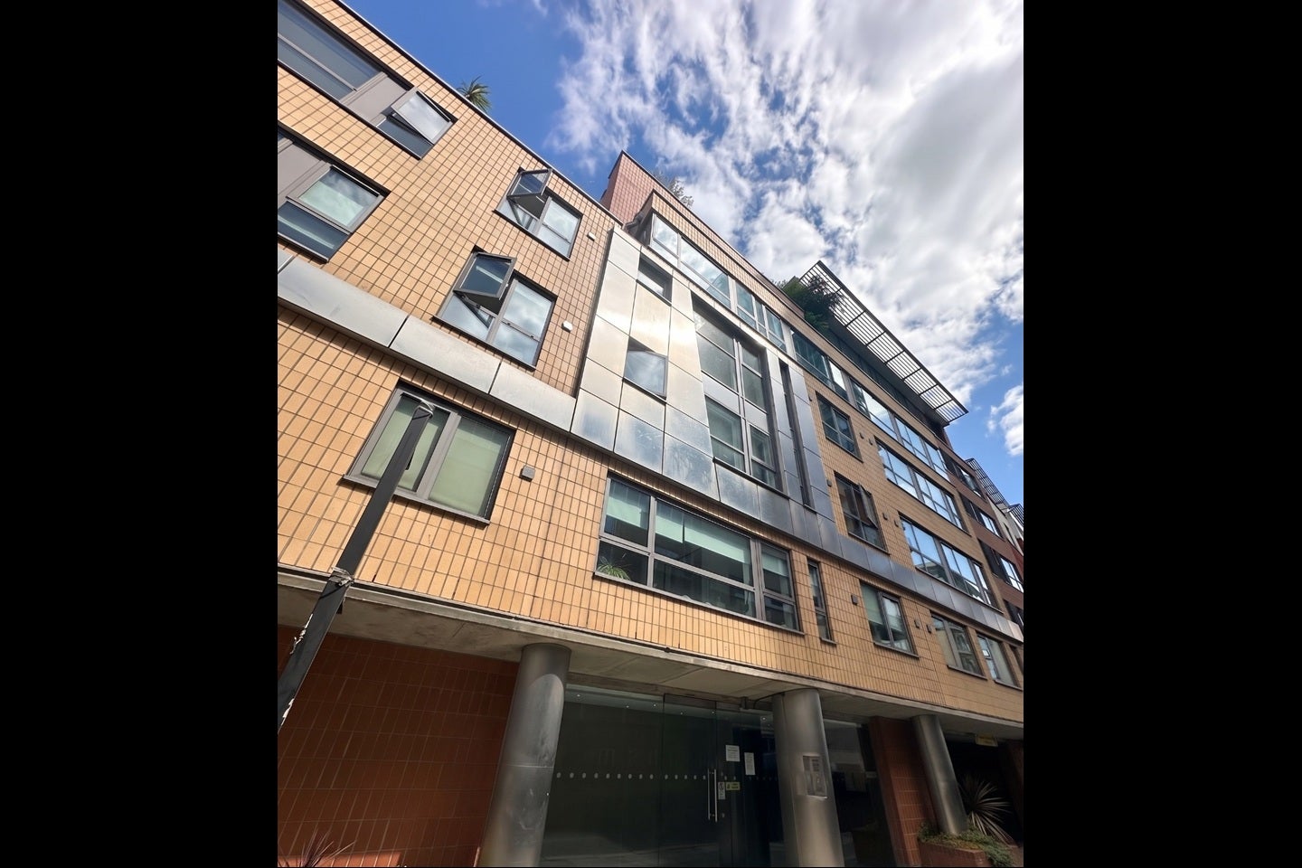 Flat Long Lane in Greater London