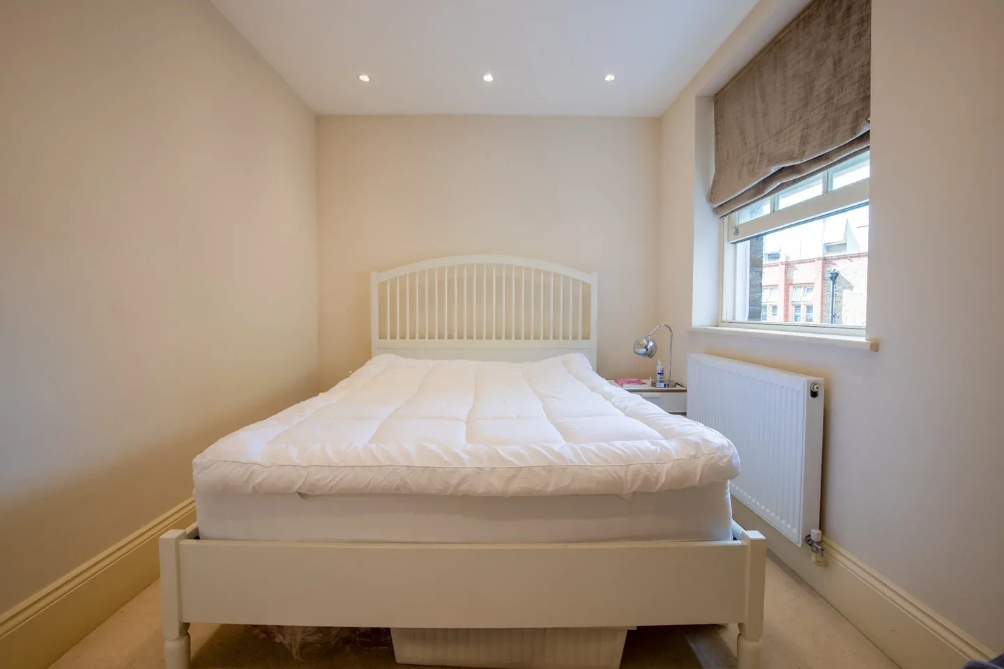 Flat Dawes Road in Greater London