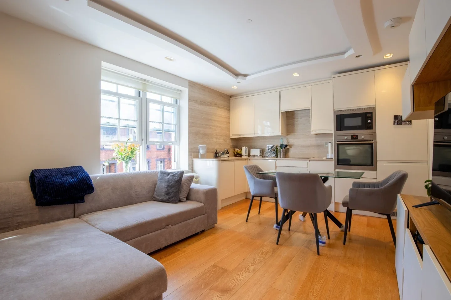 Flat Dawes Road in Greater London
