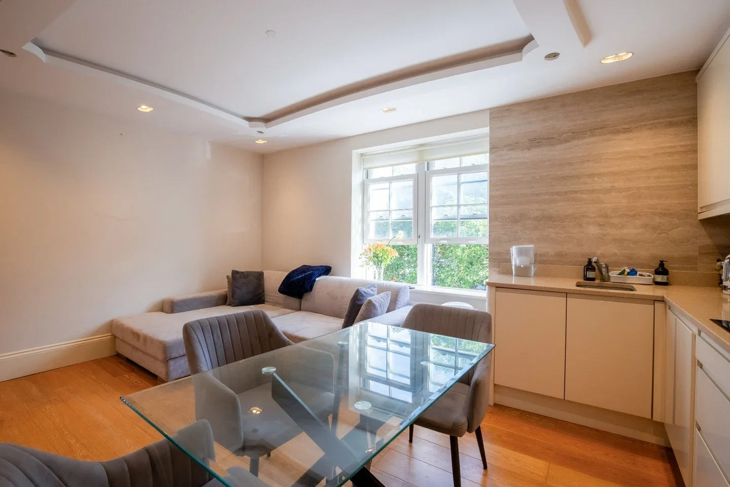 Flat Dawes Road in Greater London