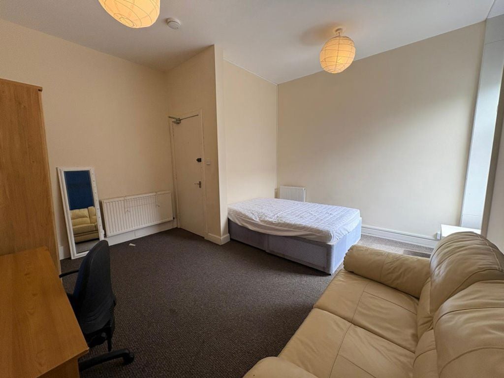 Flat Madeira Street in City of Edinburgh