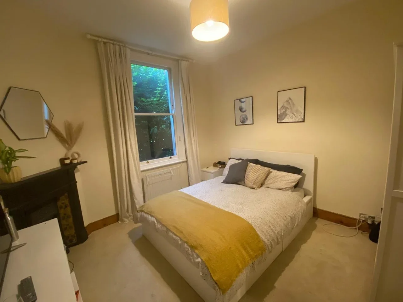 House Avarn Road in Greater London
