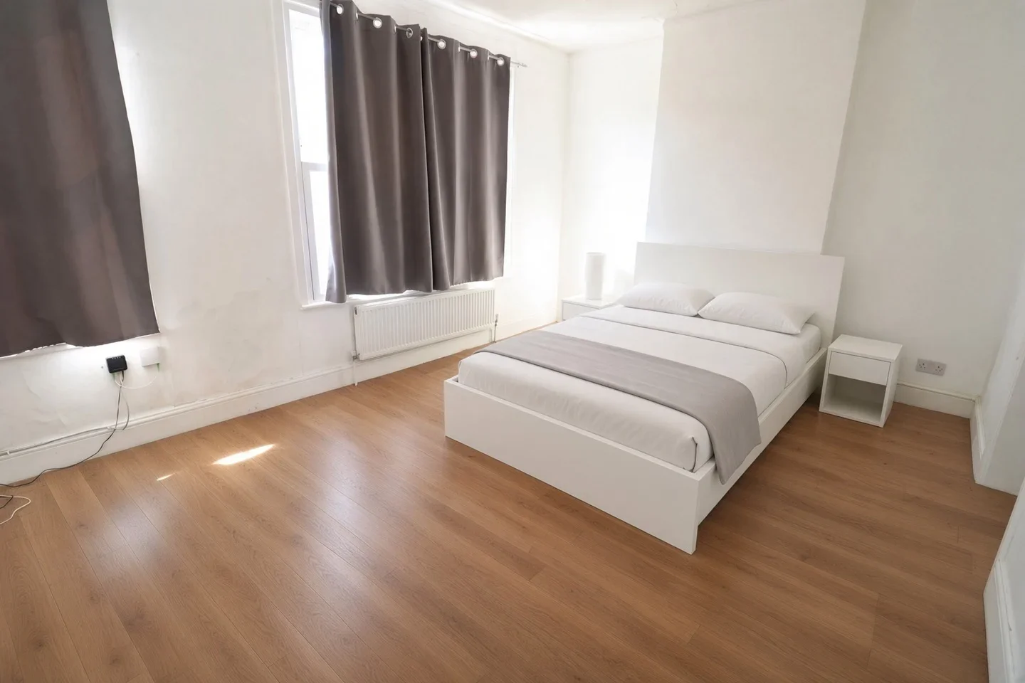 Room De Morgan Road in Greater London