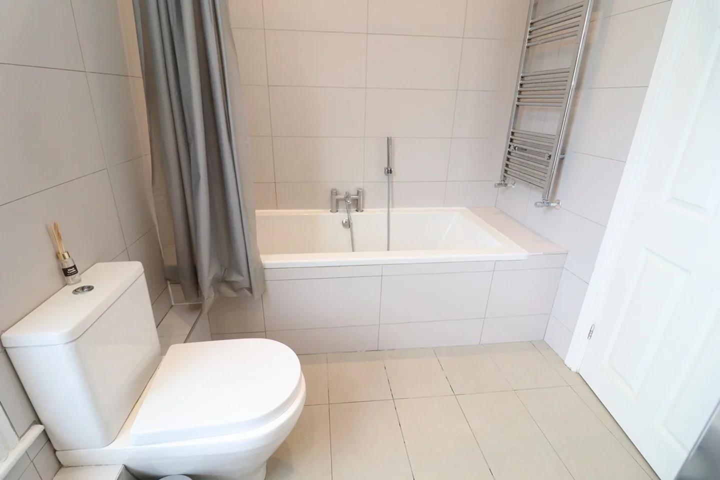 Room De Morgan Road in Greater London