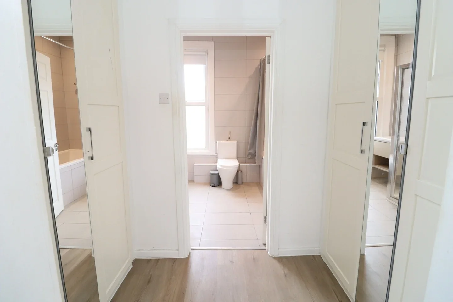 Room De Morgan Road in Greater London