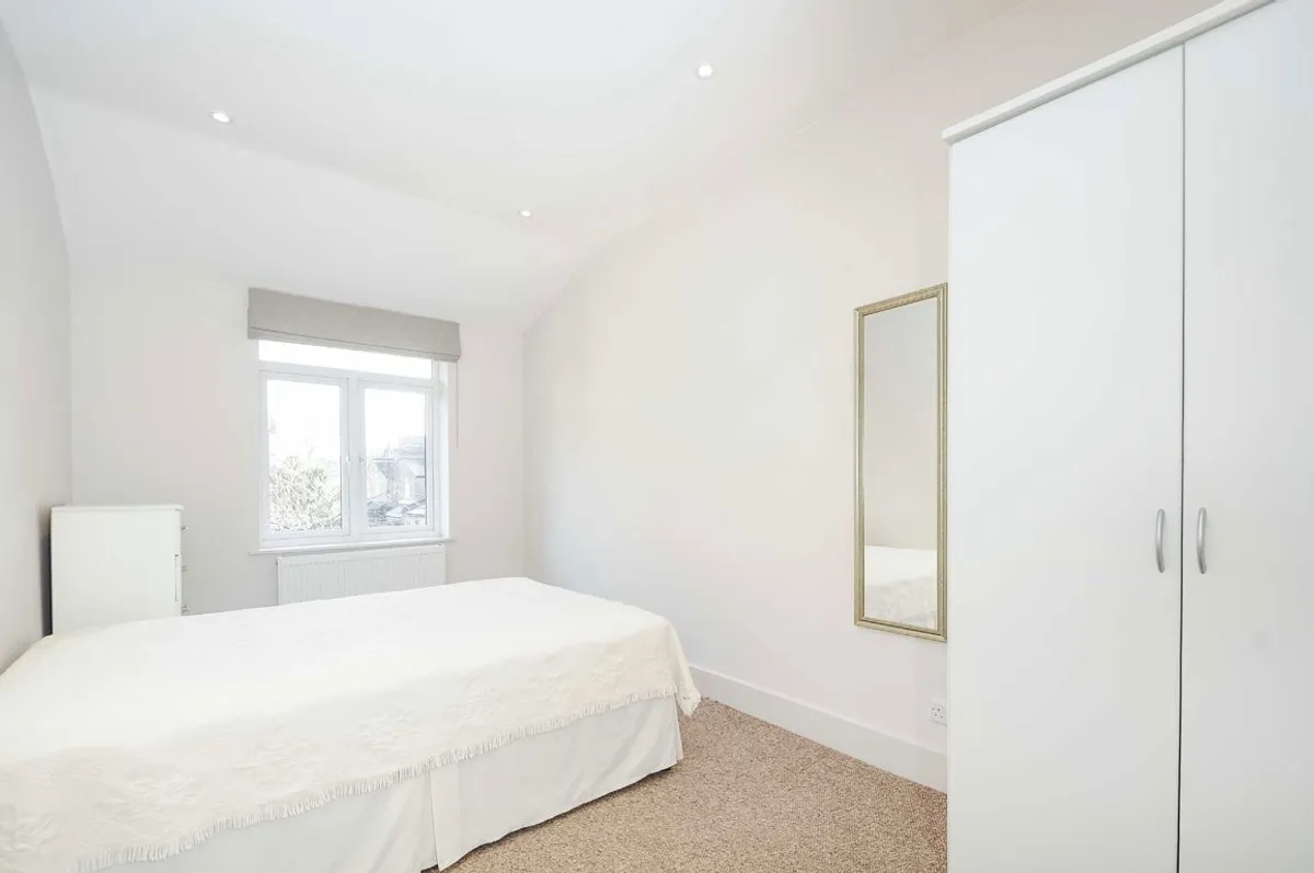 House Garratt Lane in Greater London