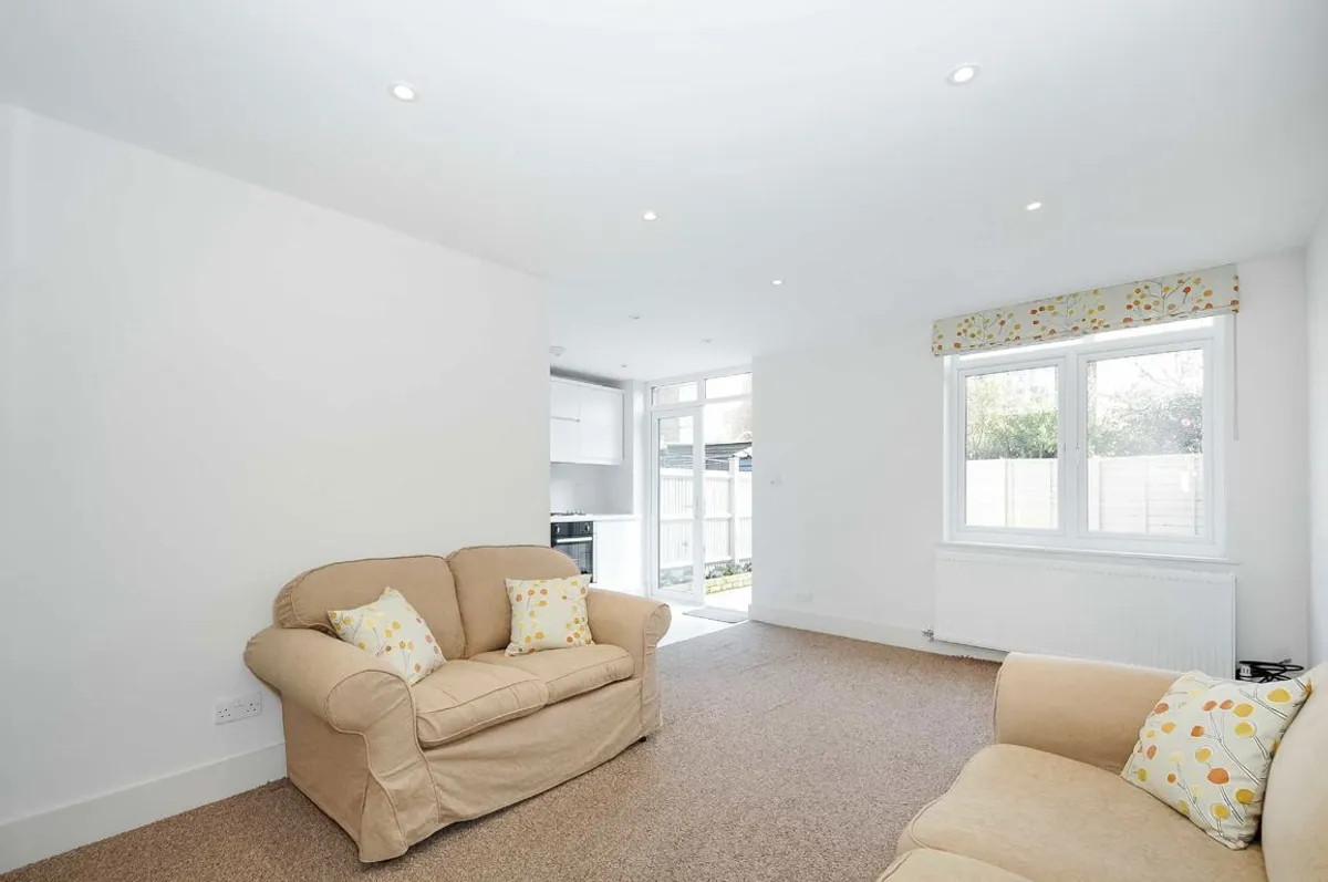 House Garratt Lane in Greater London