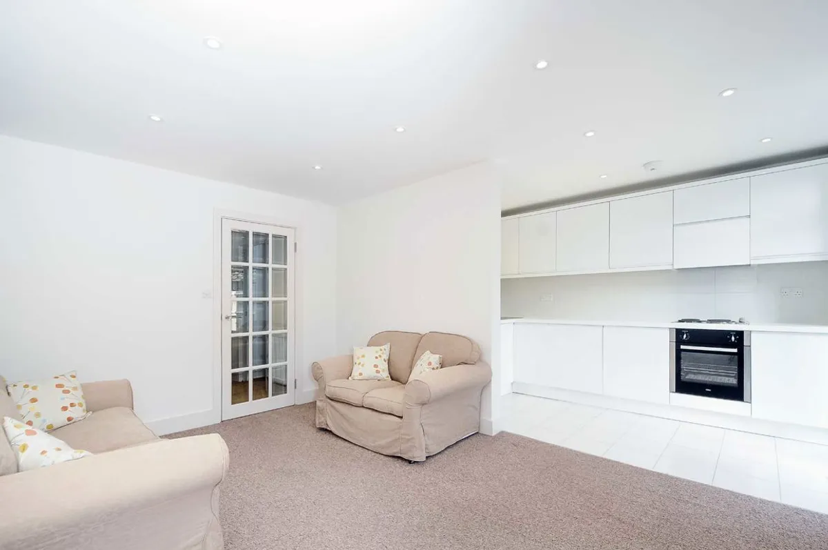 House Garratt Lane in Greater London
