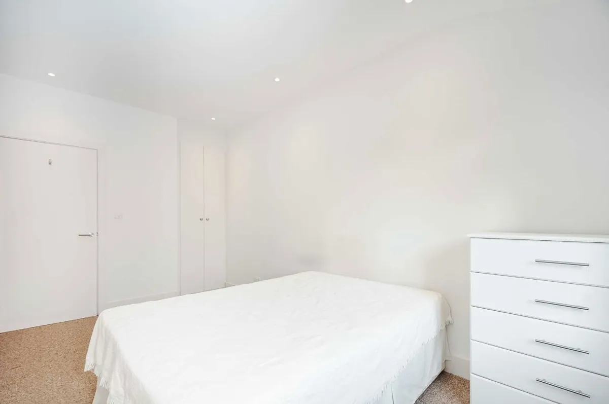 House Garratt Lane in Greater London