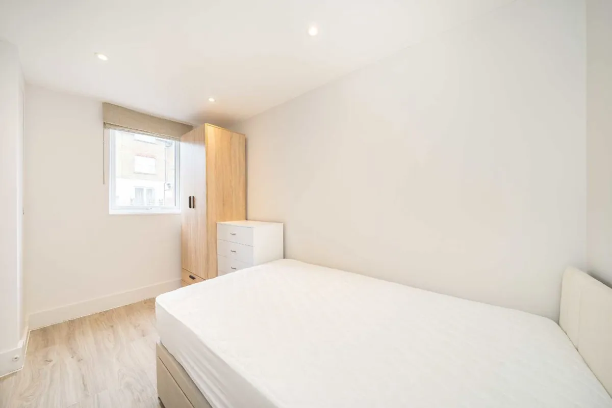 House Garratt Lane in Greater London
