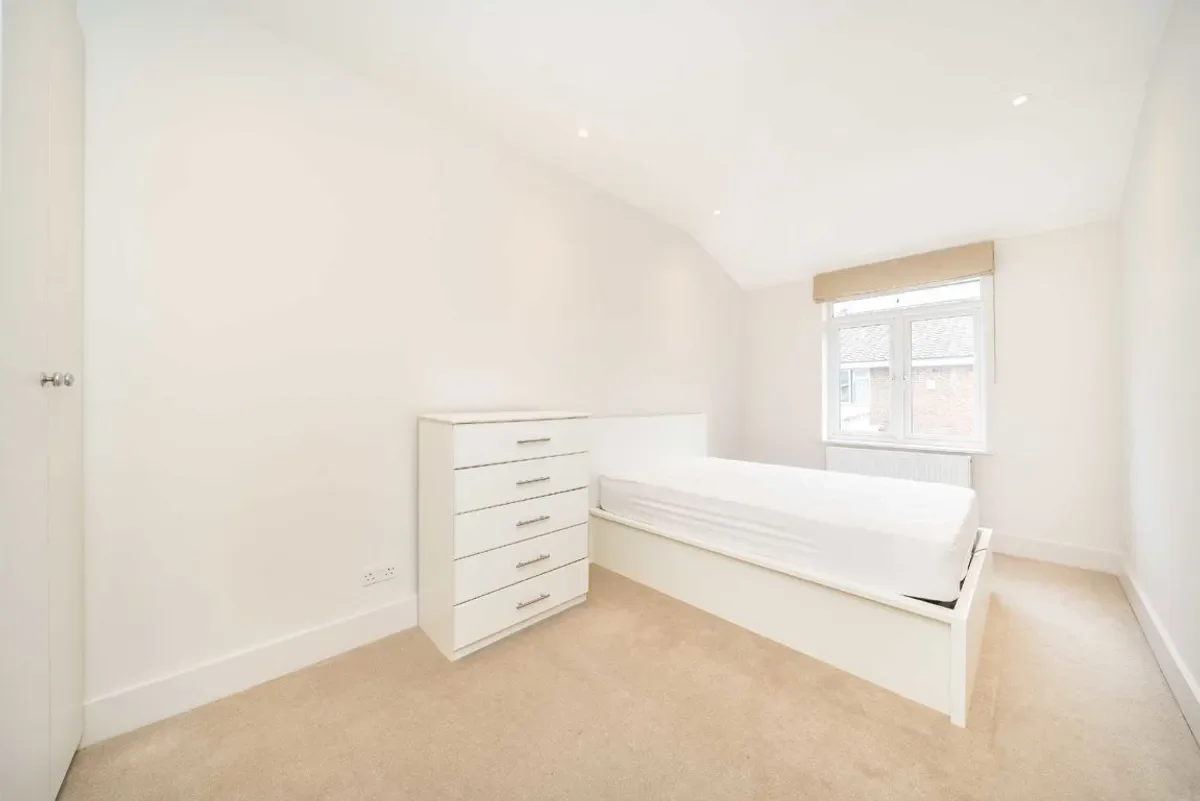 House Garratt Lane in Greater London