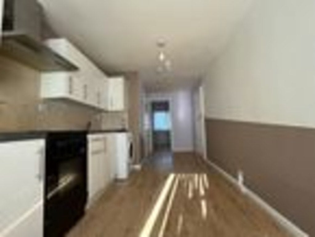 Flat Keresley Road in Coventry