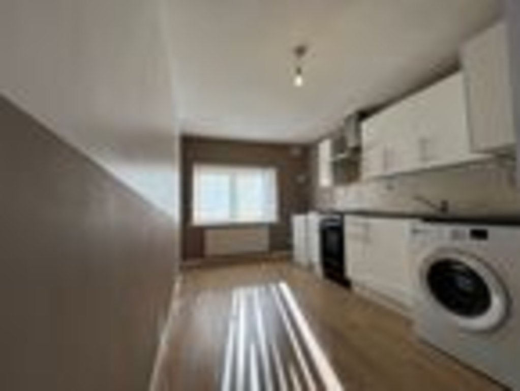 Flat Keresley Road in Coventry