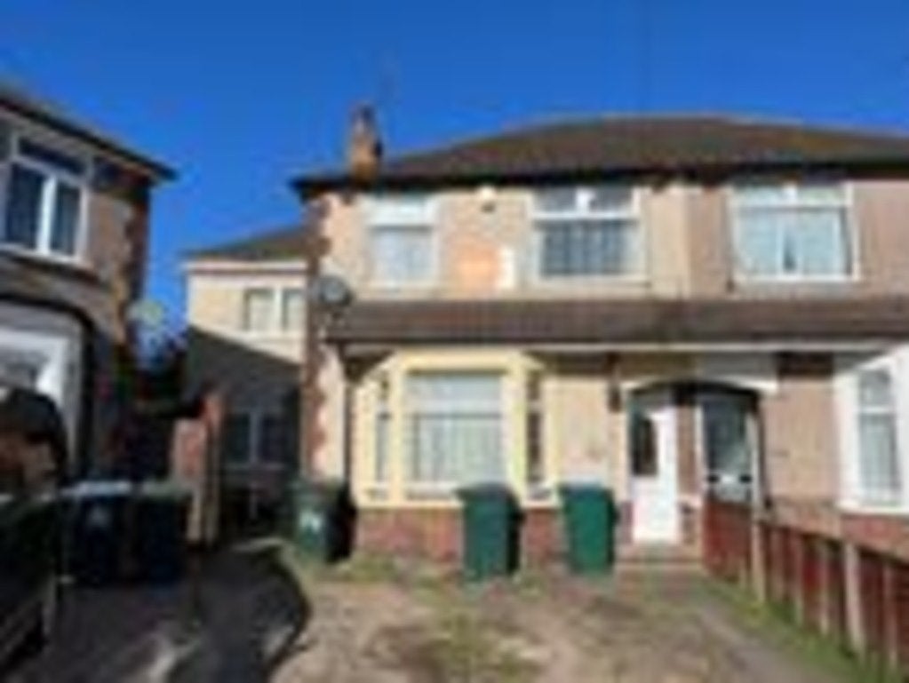 Flat Keresley Road in Coventry