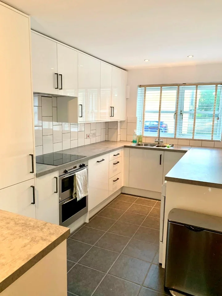 Flat Parnell Road in Greater London