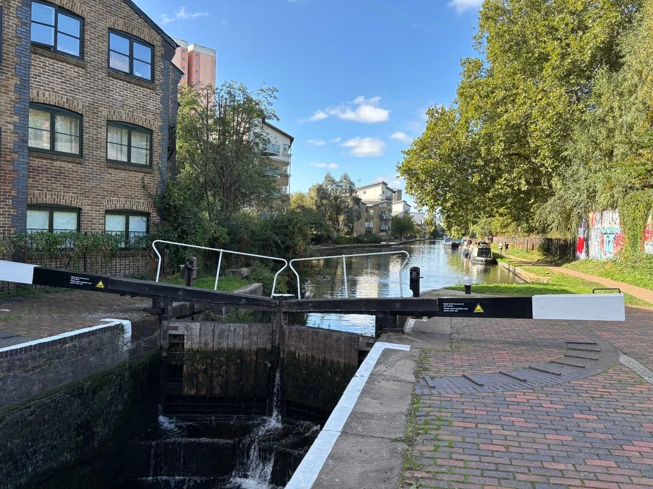 Flat Parnell Road in Greater London