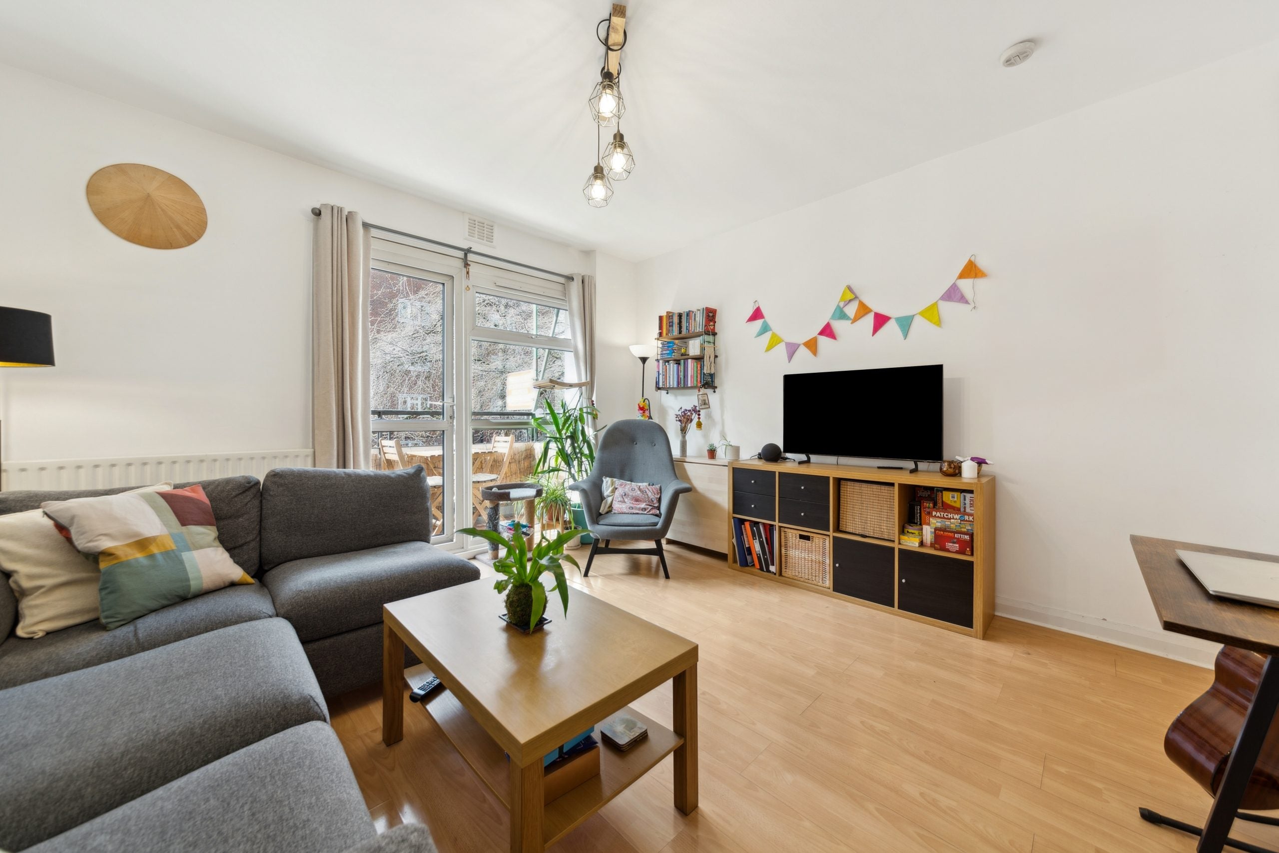 Flat Luscombe Way in Greater London