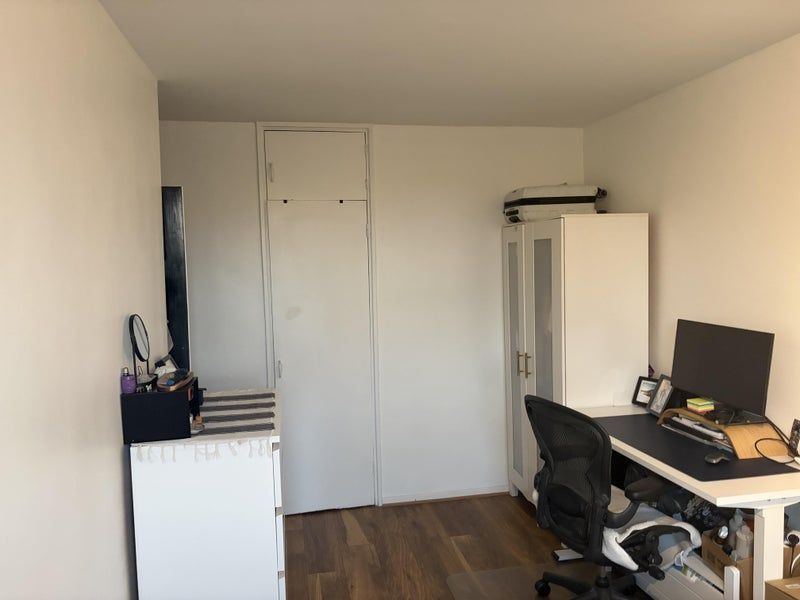 Room Ethnard Road in Greater London
