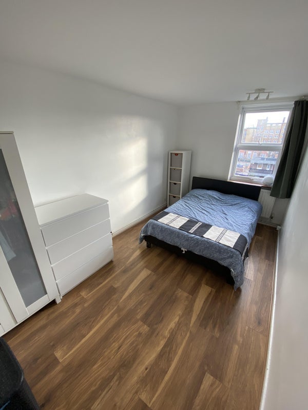 Room Ethnard Road in Greater London
