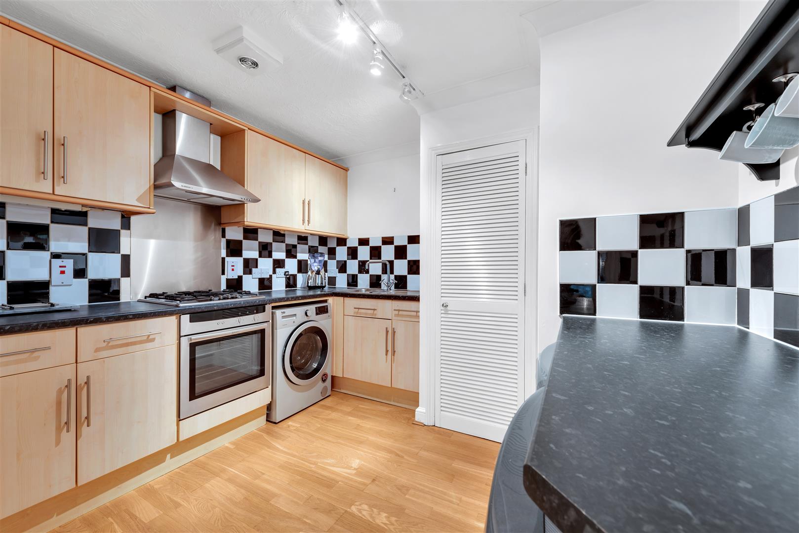 Flat Oaklands Road in Greater London