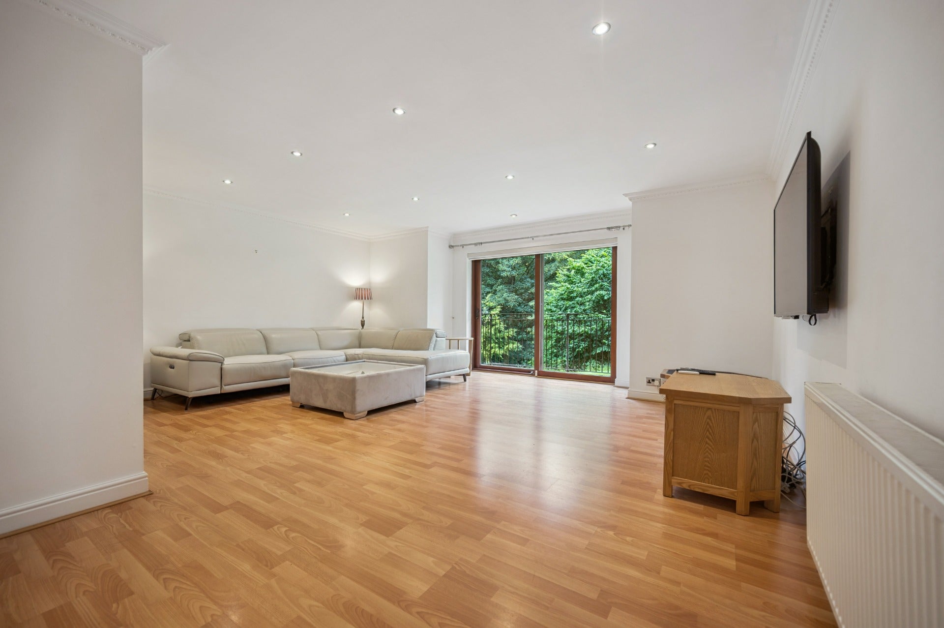 Flat Henderland Road in Bearsden