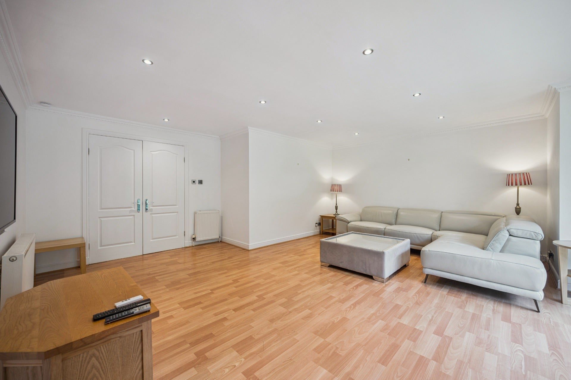 Flat Henderland Road in Bearsden