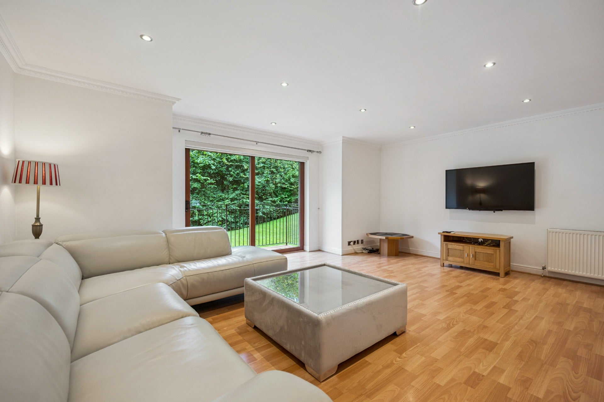 Flat Henderland Road in Bearsden