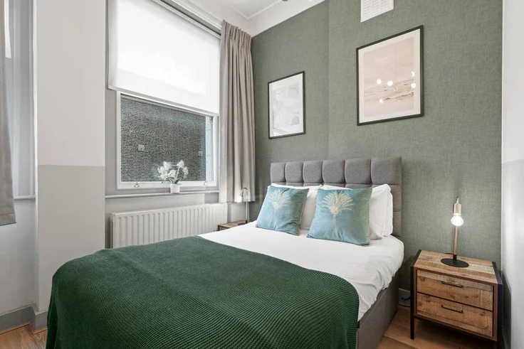 Flat Nevern Road in Greater London
