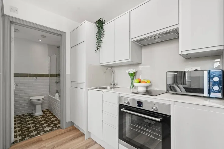 Flat Nevern Road in Greater London