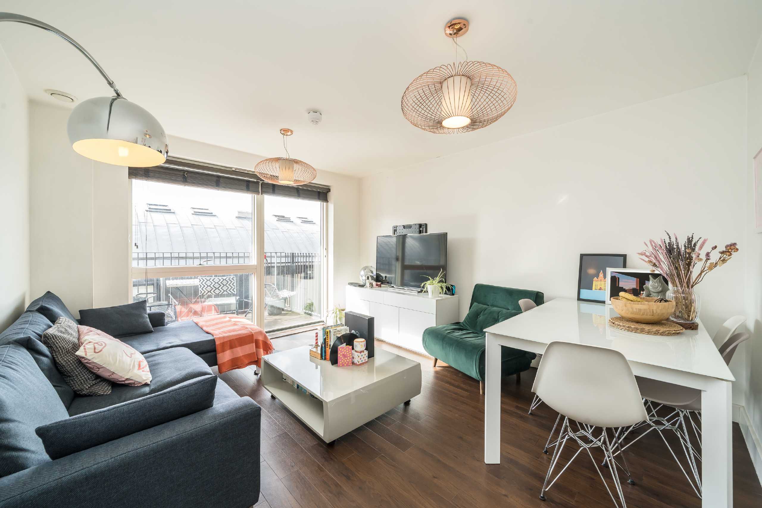 Flat Coldharbour Lane in Greater London
