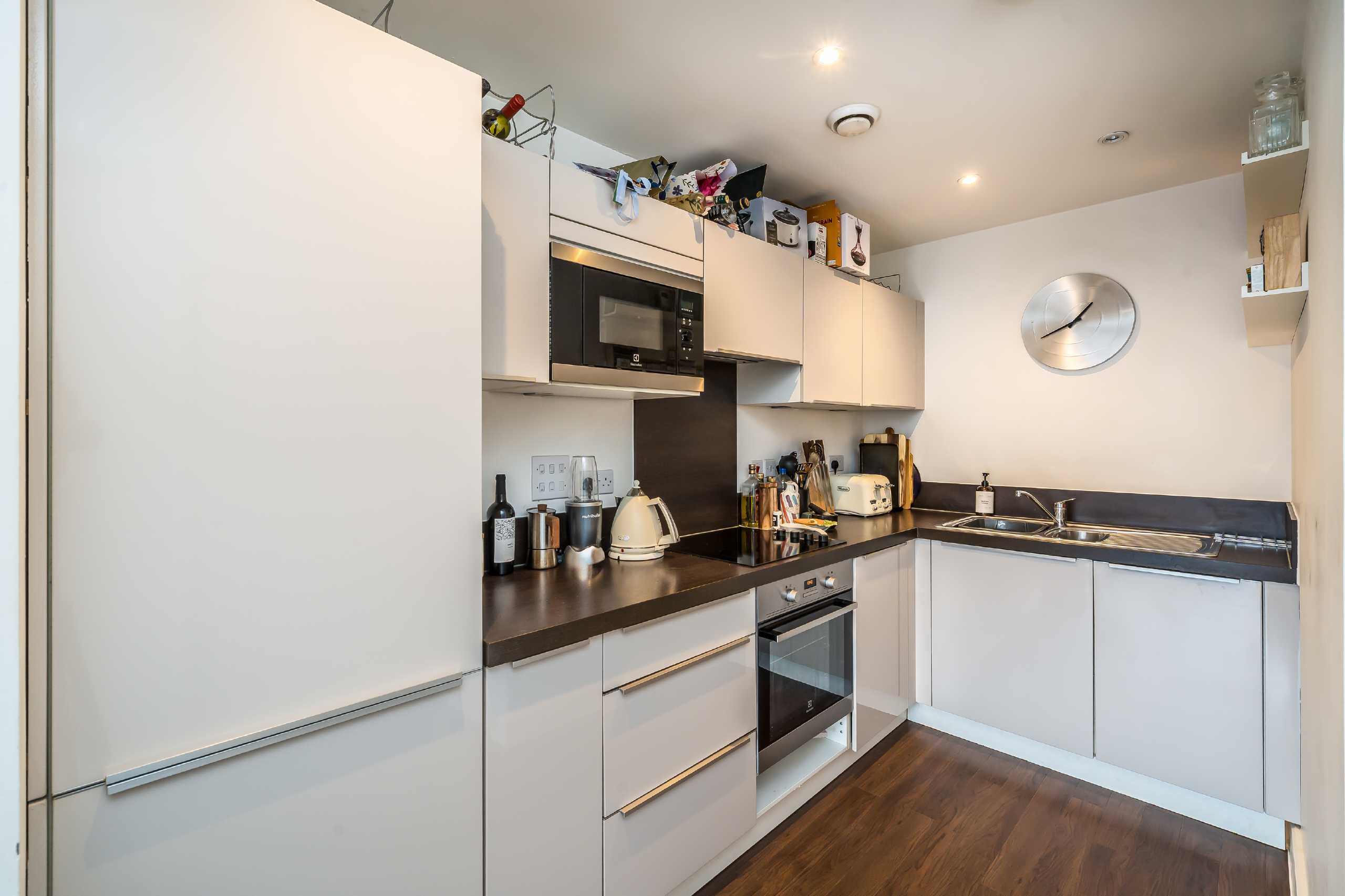 Flat Coldharbour Lane in Greater London