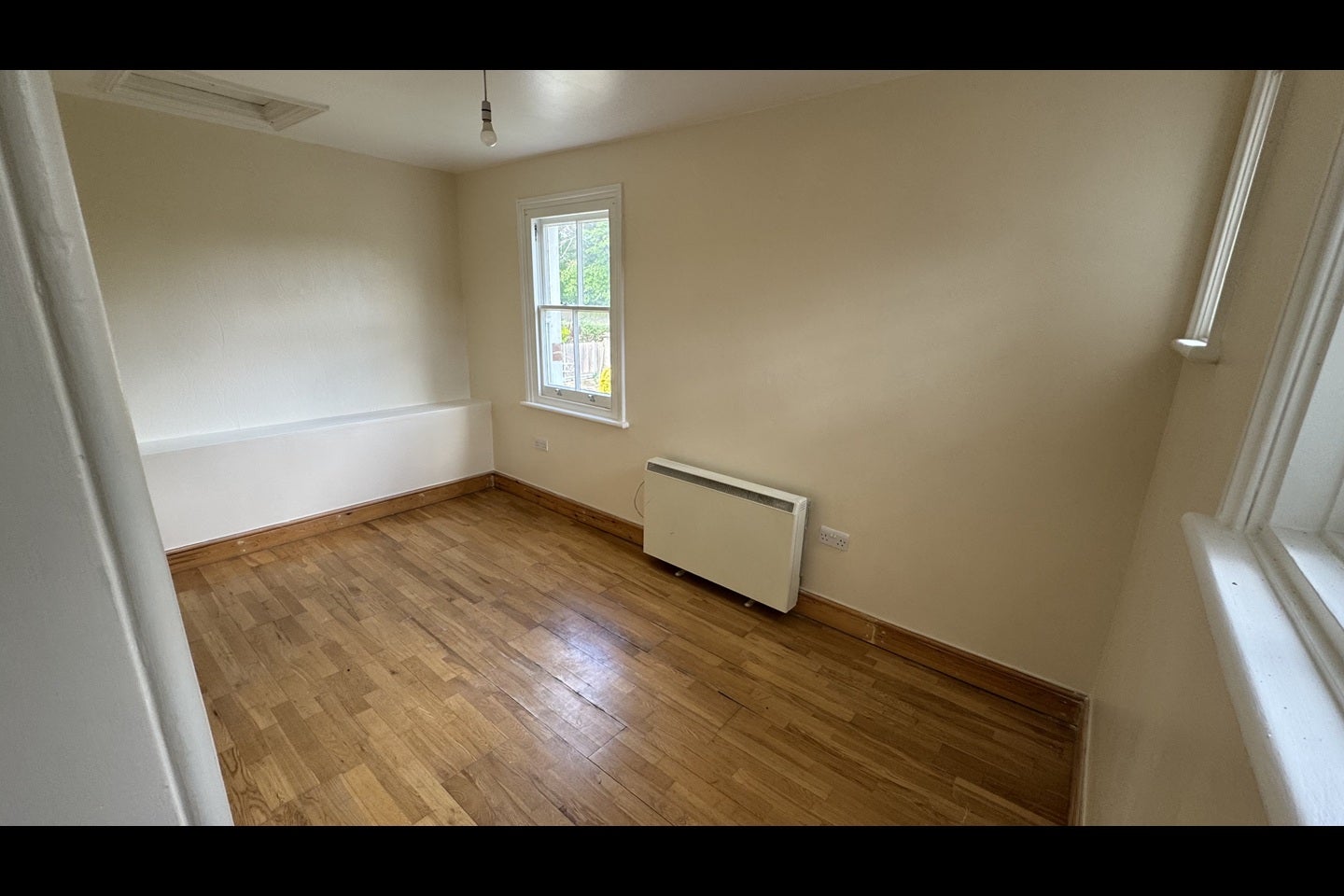 Flat Woolstone Road in Greater London