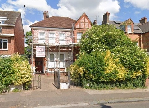 Flat Woolstone Road in Greater London