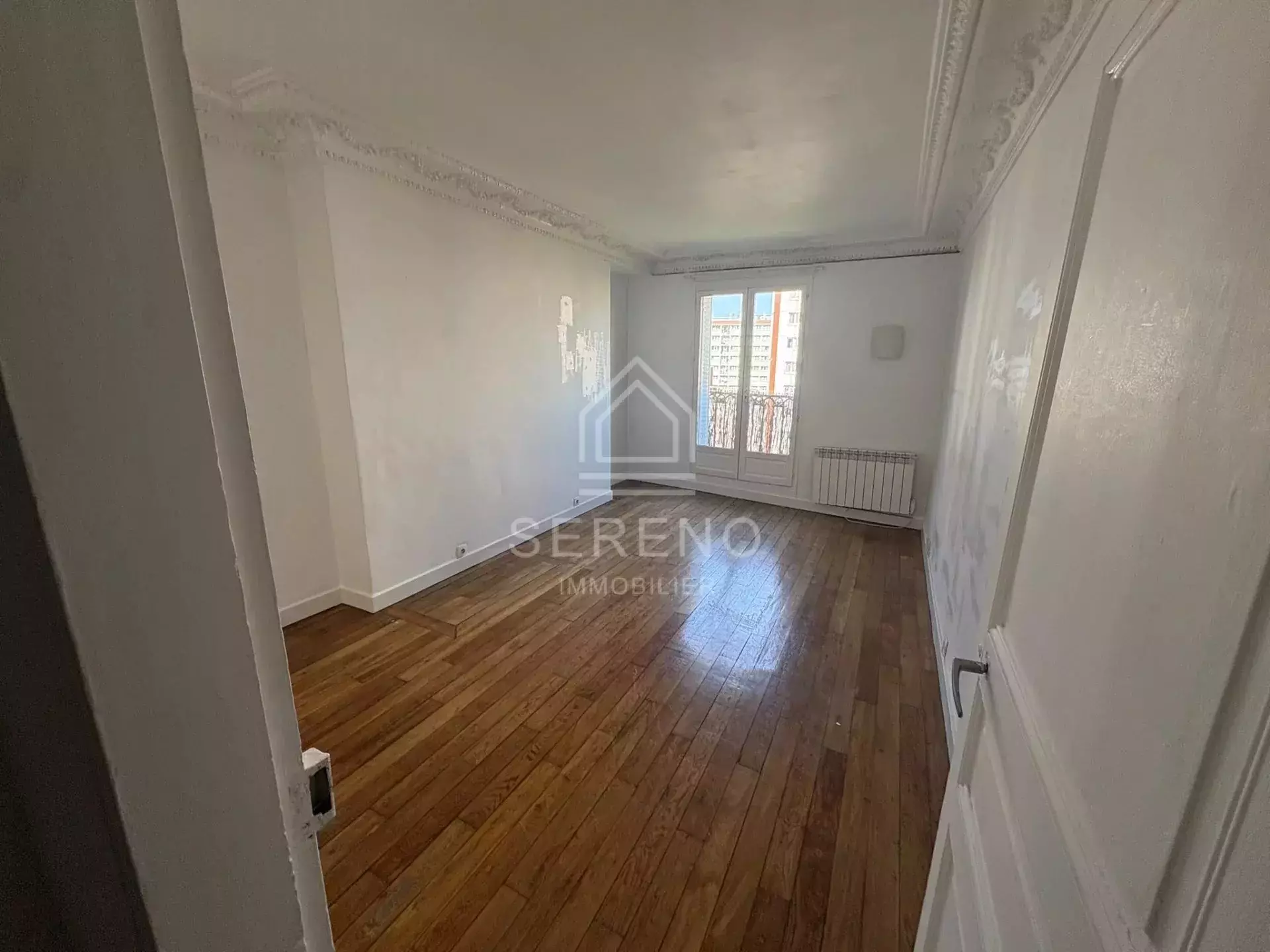 Flat Avenue de Flandre in Paris