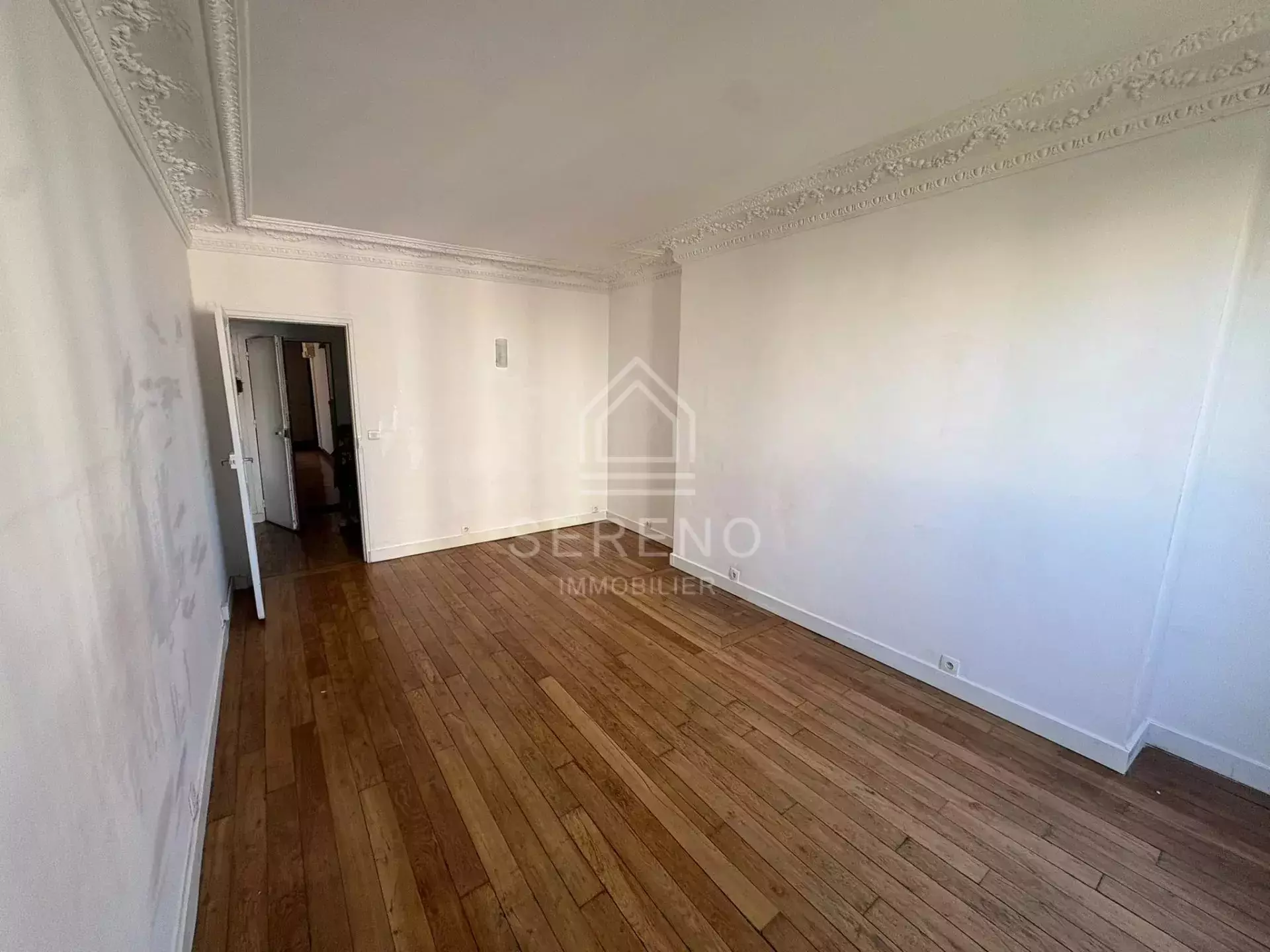 Flat Avenue de Flandre in Paris
