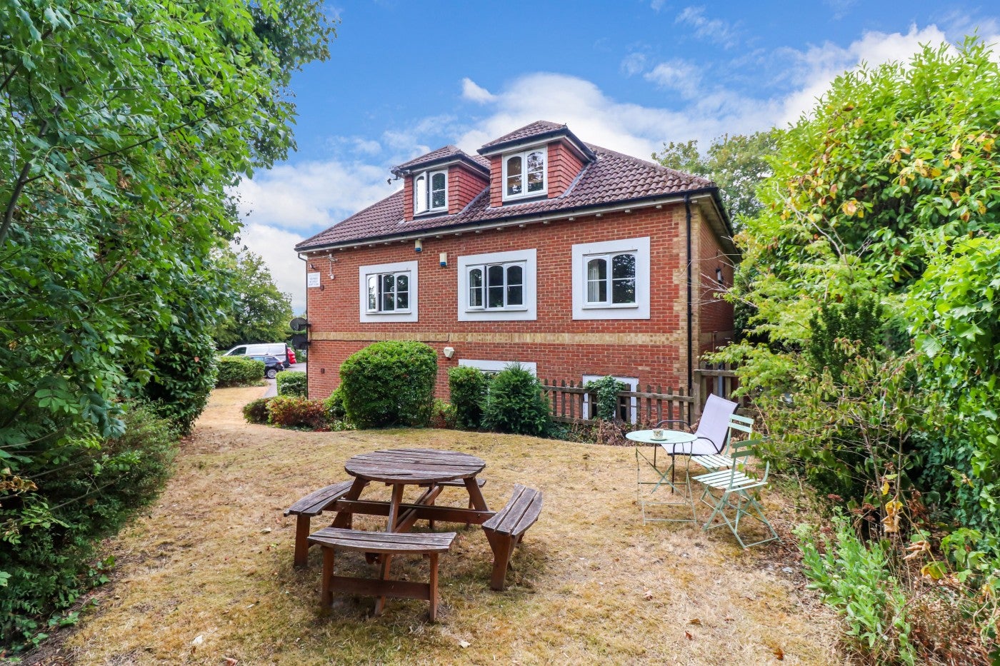 Flat Burnham Lane in Slough
