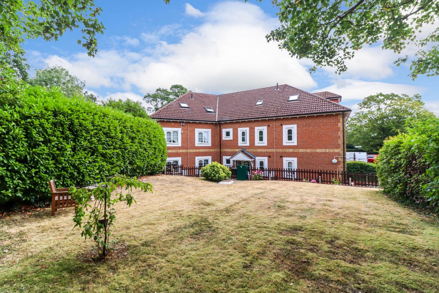 Flat Burnham Lane in Slough