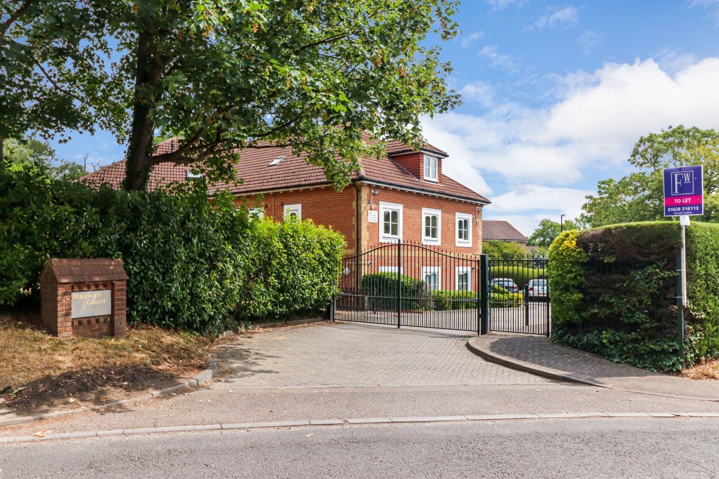 Flat Burnham Lane in Slough