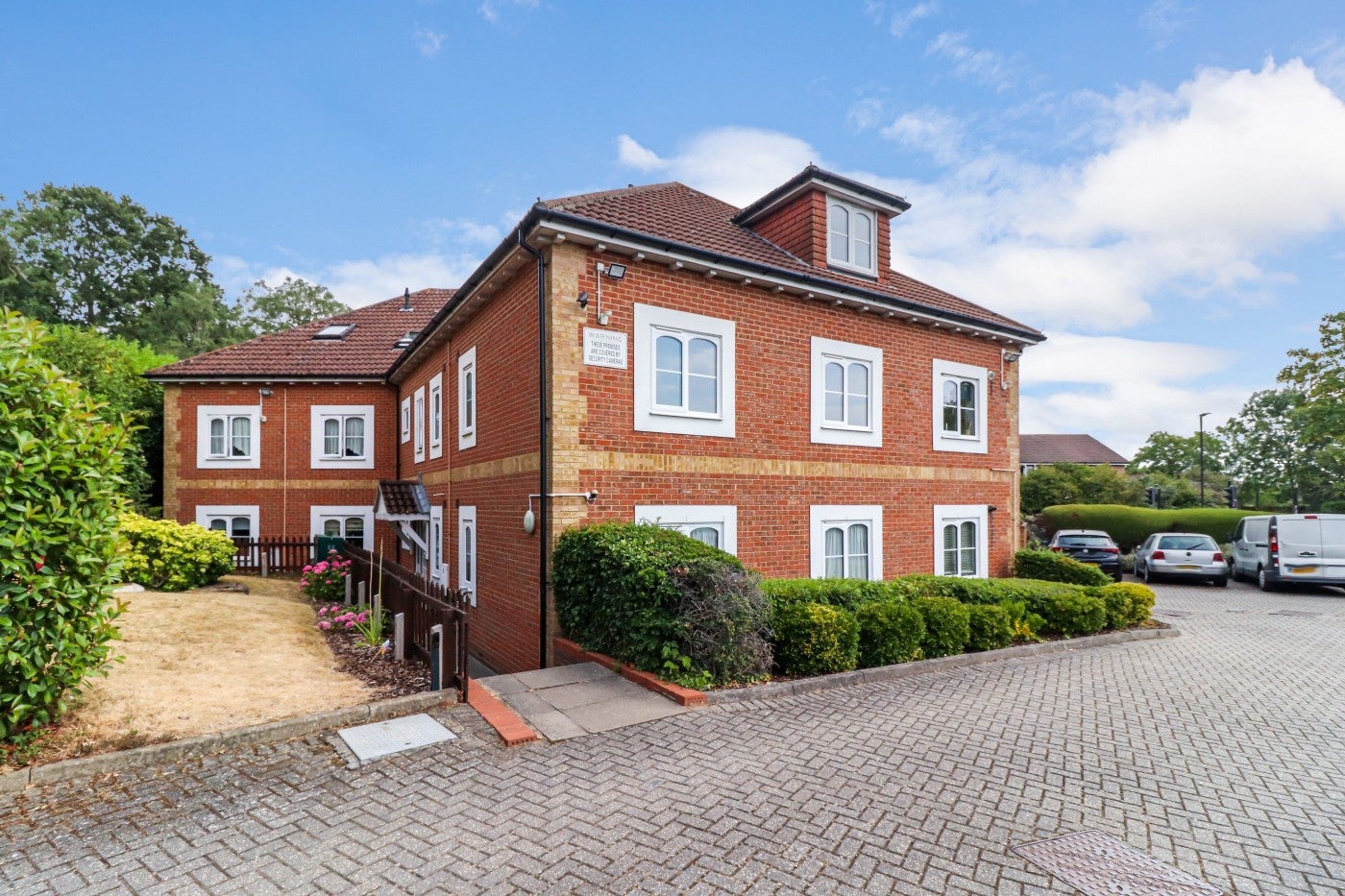 Flat Burnham Lane in Slough