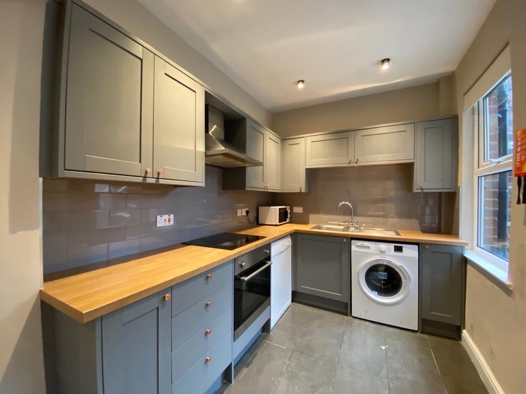 Room Sharrow Vale Road in Sheffield