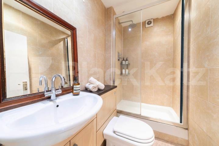 Room Iverson Road in Greater London