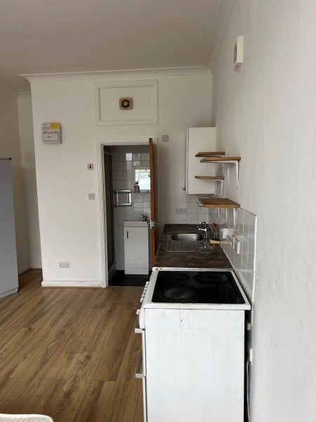 Flat Sidney Avenue in Greater London